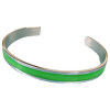 Náramek s jemným zeleným pruhem, šířka 8 mm, moderní design pro každodenní nošení.